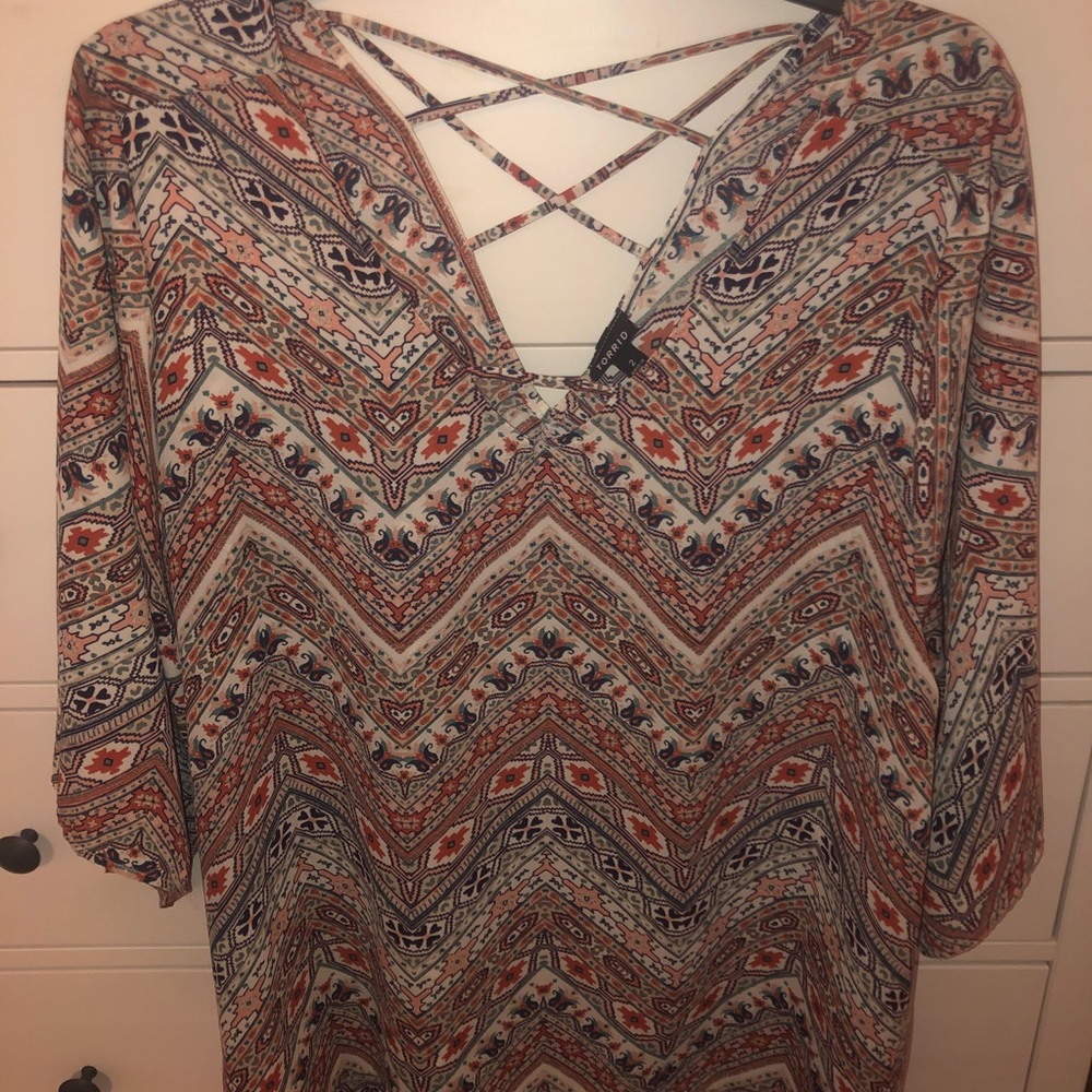 Torrid tribal shirt size 2🧡💙
